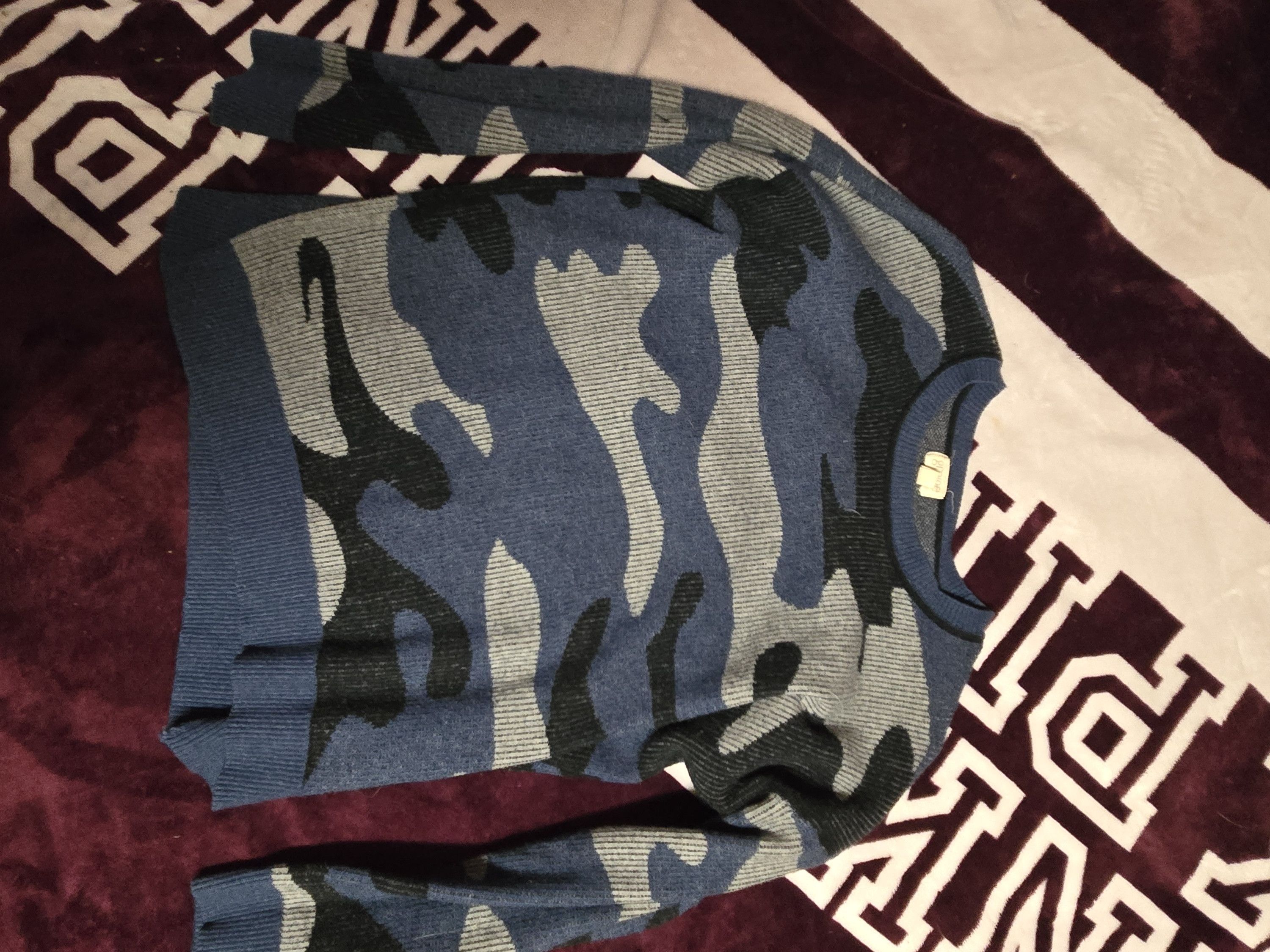 Banana Republic Blue knit sweater with a black and grey camo Size US L / EU 52-54 / 3 - 1 Thumbnail