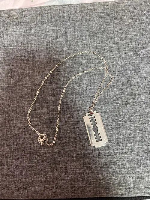 Jewelry Razor Blade Pendant Necklace Size ONE SIZE - 4 Thumbnail