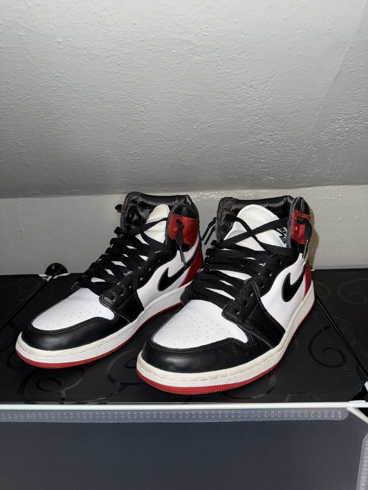 Jordan Brand Air Jordan 1 Satin Black Toe Size US 9 / EU 42 - 1 Thumbnail