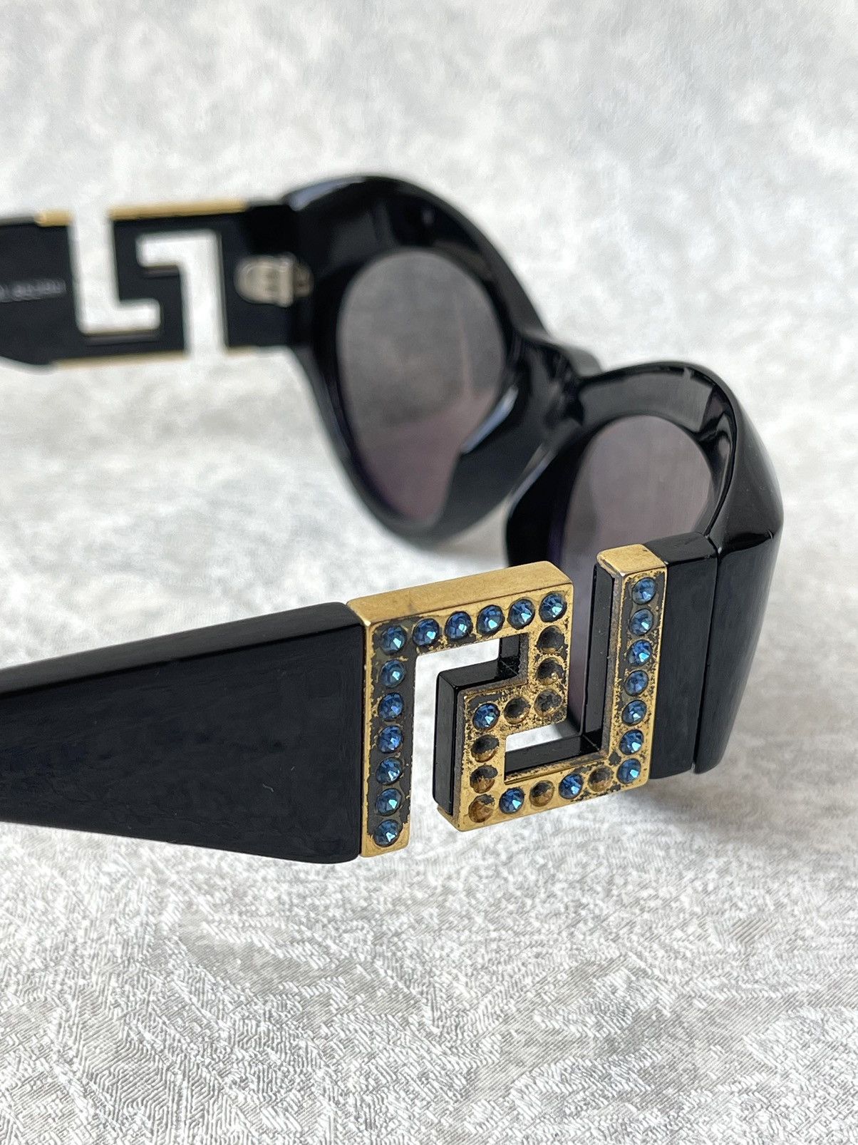Versace 90s Vintage Gianni Versace T74/B Rhinestone Greca Sunglasses Size ONE SIZE - 11 Thumbnail
