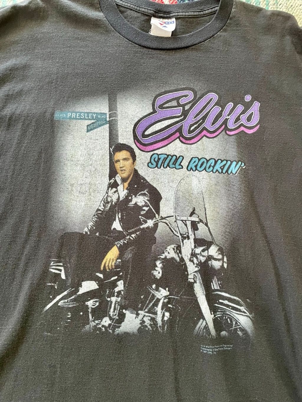 Gildan 00s Elvis Presley “Still Rockin’” T-Shirt XXL Size US XXL / EU 58 / 5 - 2 Thumbnail