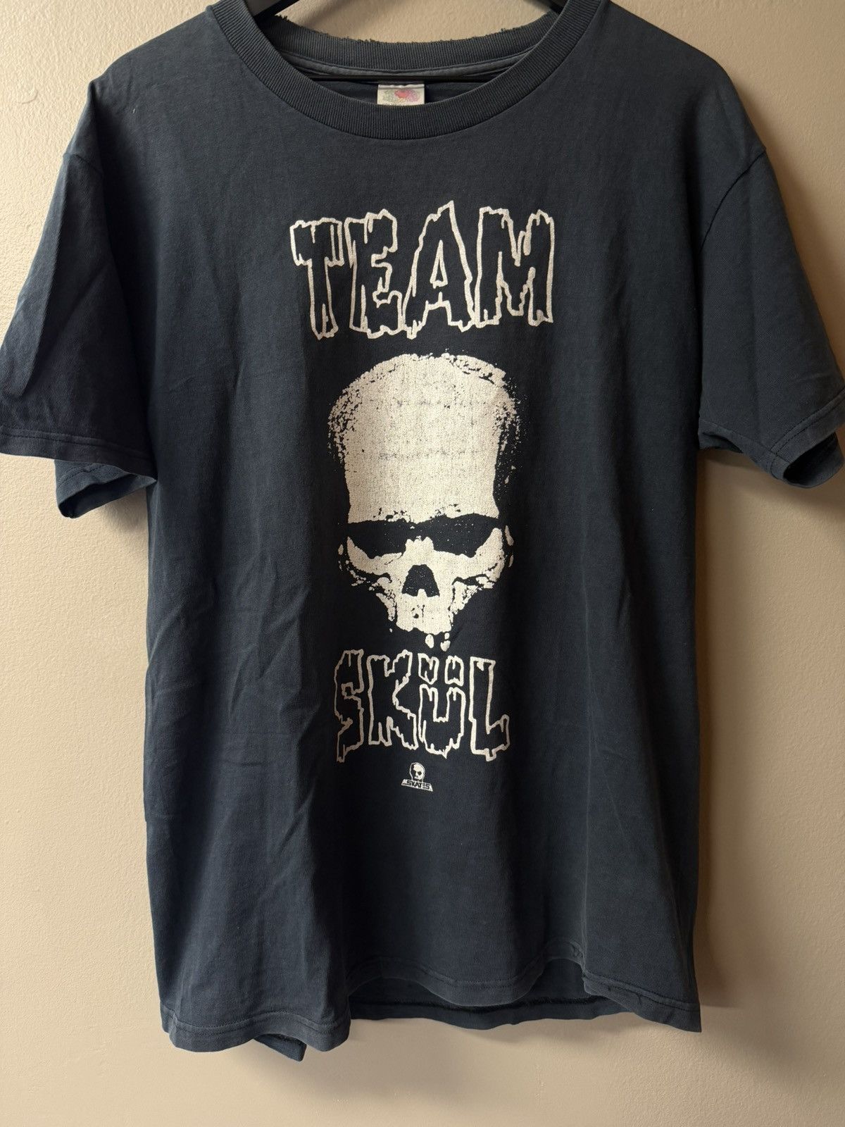 Vintage Vintage Faded 2000s Team Skull Skates Tee Size US L / EU 52-54 / 3 - 1 Thumbnail