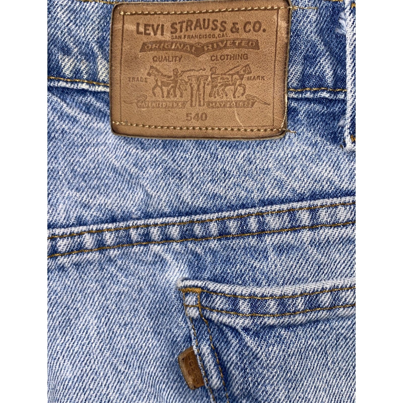 Levi's VINTAGE Levi’s 540 Jeans Mens Blue Light Wash Zip Fly Denim 42 X 30 USA Made Denim Jeans Men Regular Inseam 30 Size US 42 / EU 58 - 2 Thumbnail
