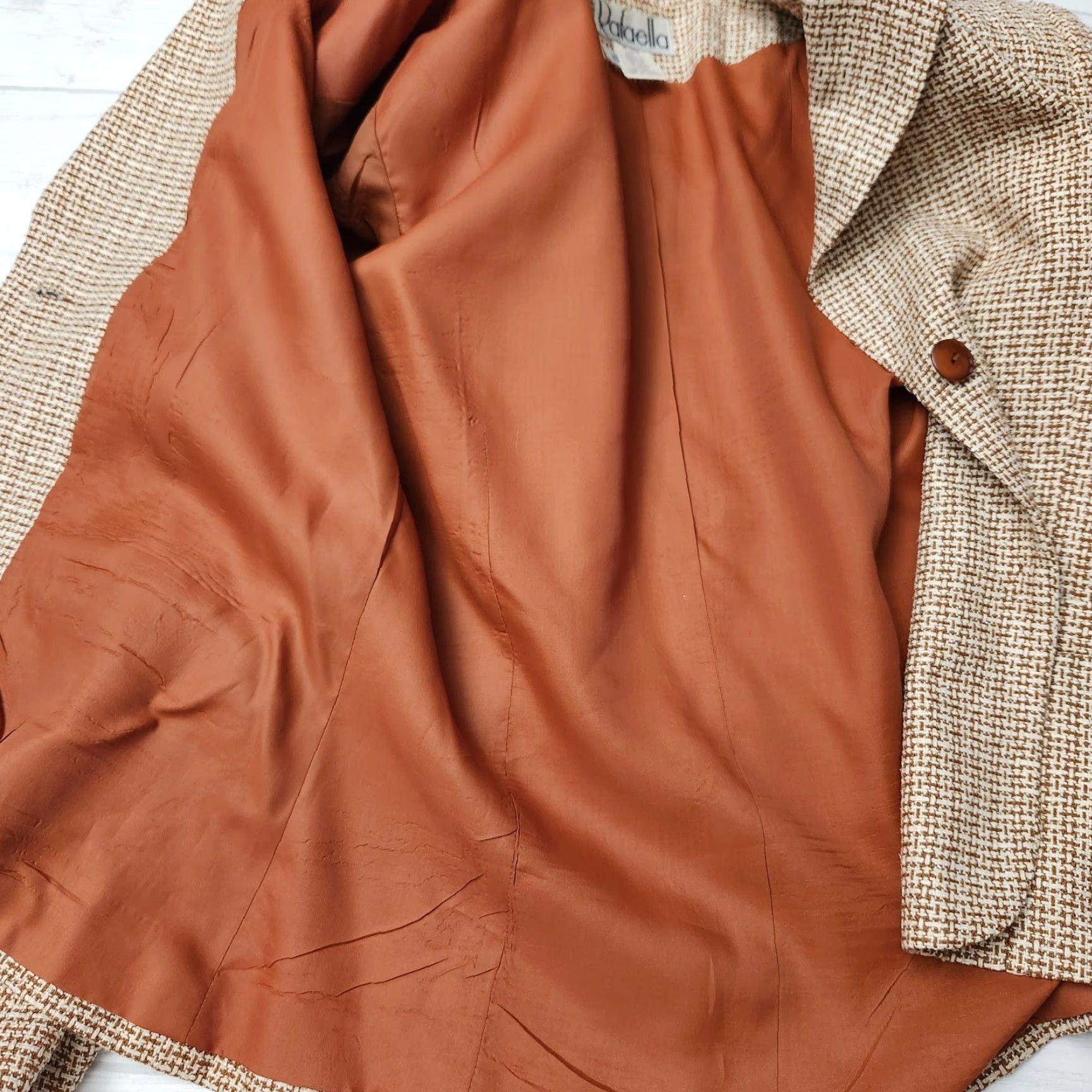 Vintage VINTAGE Rafaella Blazer Jacket womens Size 12 Brown White Textured Silk Blend 60% Silk 40% Rayon Two-Button Short Sleeve Lined Beige/ Brown Sports? Size XL / US 12-14 / IT 48-50 - 6 Thumbnail