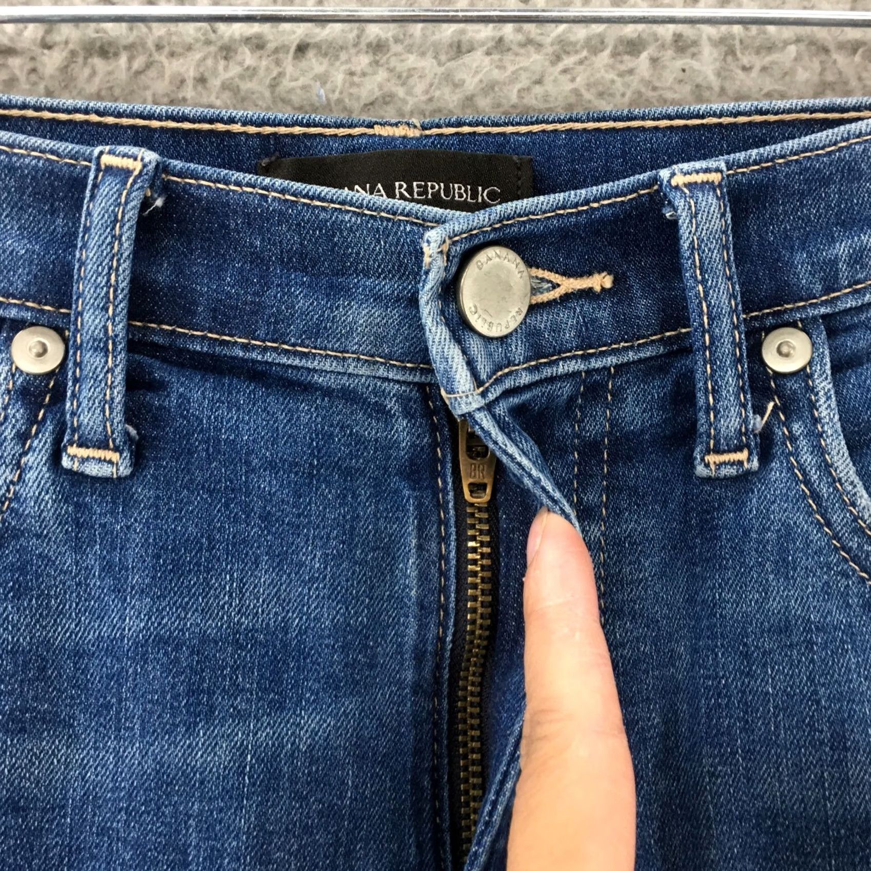 Banana Republic Banana Republic Jeans Womens 28 Blue Medium Wash Denim Zip Fly Mid Rise Skinny Jeans Women Regular Fit 5-Pocket Denim Blue Size 28" / US 6 / IT 42 - 4 Thumbnail