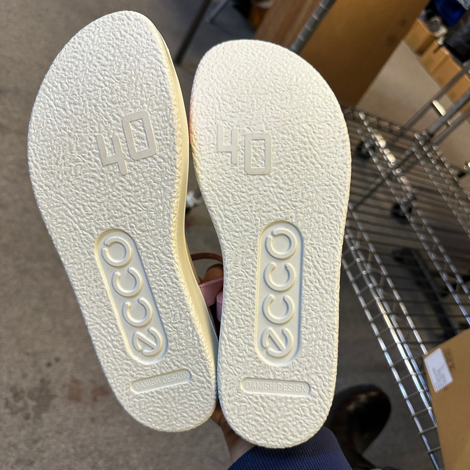 Ecco ECCO WOMEN'S 40 FLOWT 3 STRAPS PINK WHITE SANDAL NIB NO LID Size US 9.5 / IT 39.5 - 6 Thumbnail