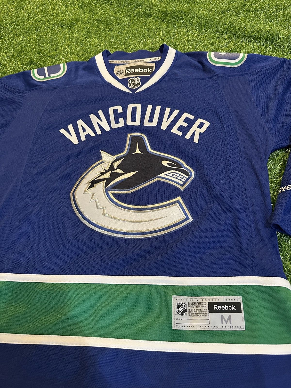 NHL Nhl vancouver canucks reebok jersey size M Size US M / EU 48-50 / 2 - 3 Thumbnail