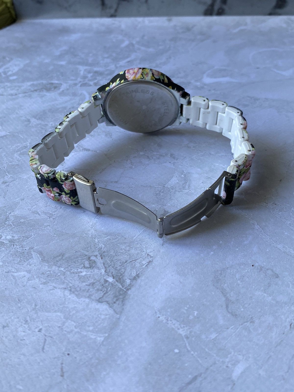 Geneva × Jewelry × Vintage Geneva Platinum Women’s Watch with Floral Design Size ONE SIZE - 6 Thumbnail
