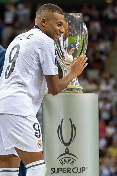 Adidas Real madrid super cup 2024 kylian mbappe jersey football Size US L / EU 52-54 / 3 - 16 Thumbnail