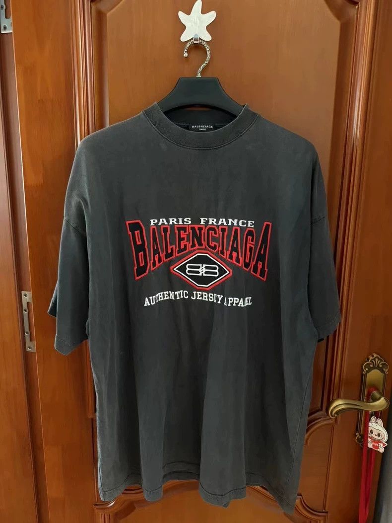 Balenciaga Balenciaga Batwing Short Sleeve T-shirt - dmc Size US XXL / EU 58 / 5 - 1 Thumbnail