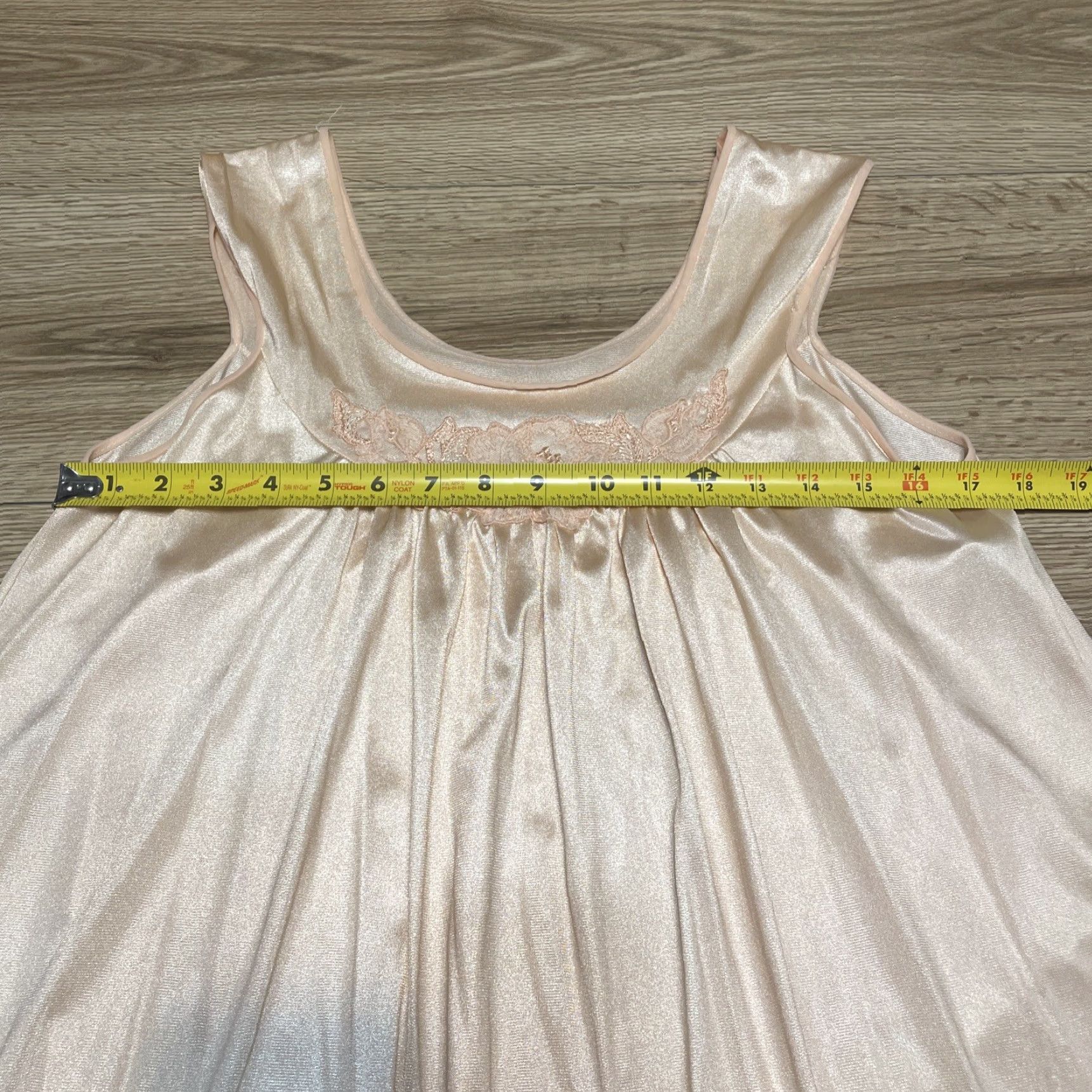 Vintage VINTAGE Lorraine Women's Sleepwear Nightgown Sleeveless Medium Pale Peach Intimates Nightgown 1980s Size ONE SIZE - 4 Thumbnail