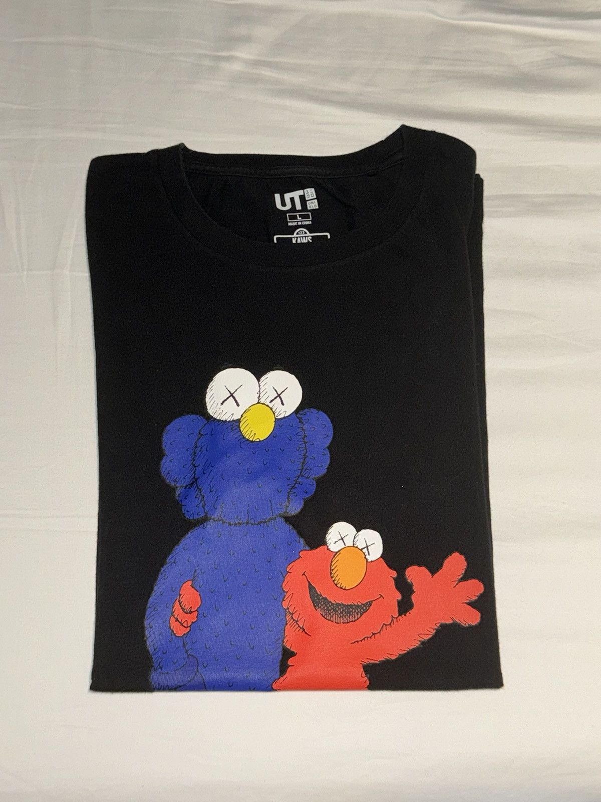 Kaws × Uniqlo Kaws x Sesame Street BFF Elmo Tee Size US L / EU 52-54 / 3 - 2 Thumbnail