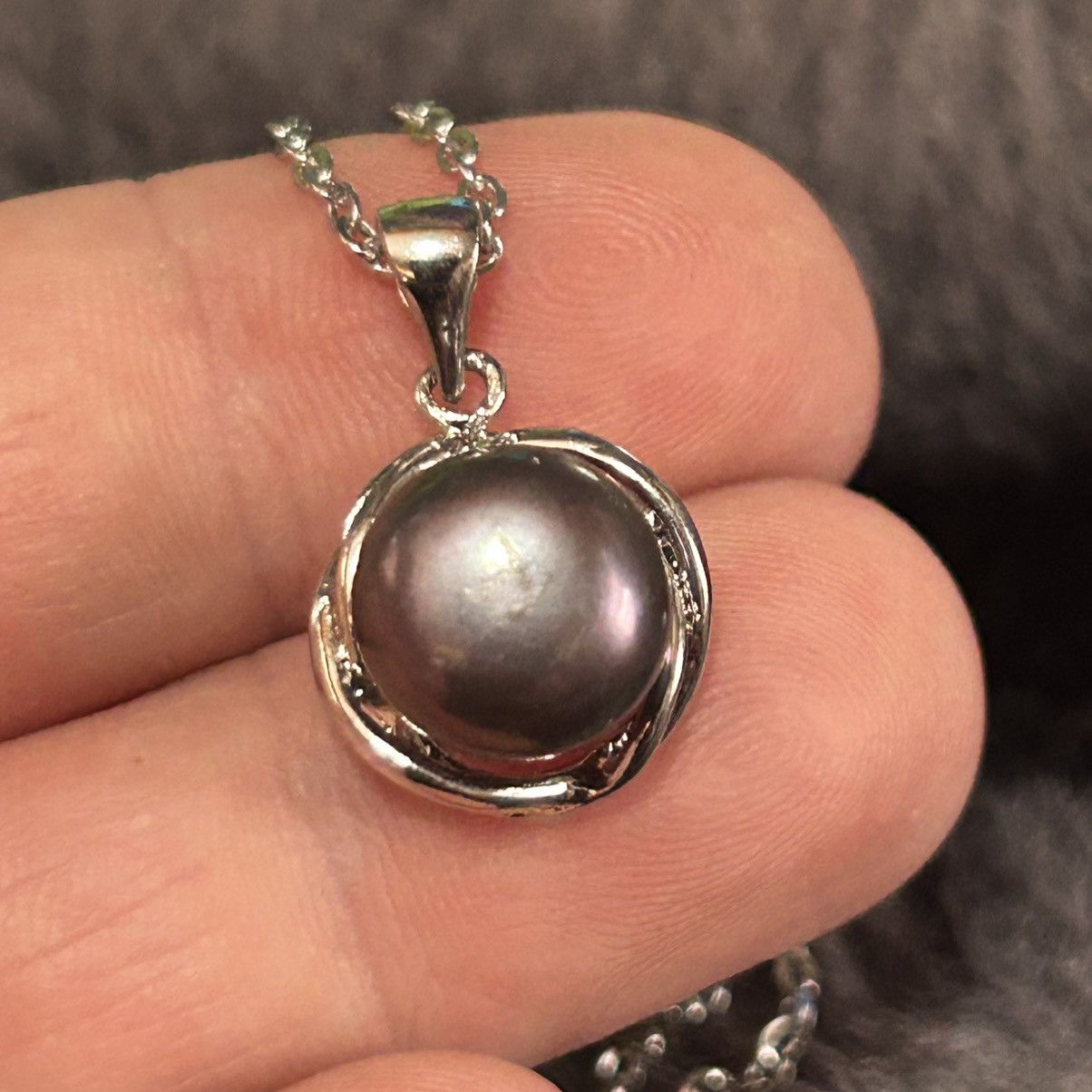 Handcrafted genuine fresh water pearl pendant necklace