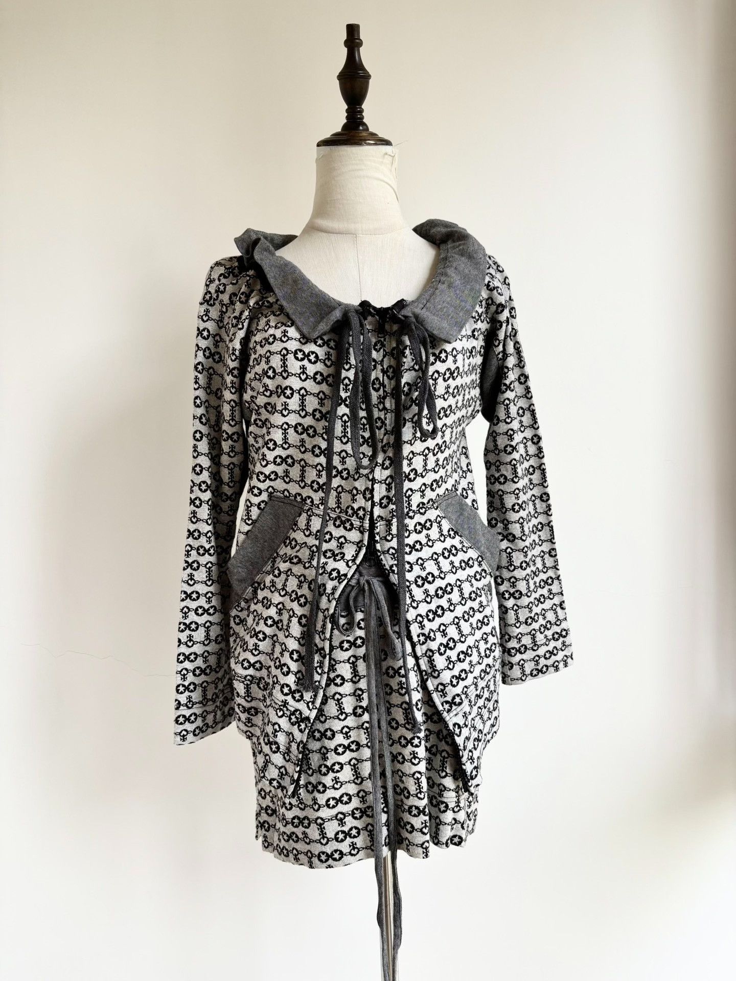 Vivienne Westwood Vivienne Westwood Vintage Gray Saturn Star Set Size M / US 6-8 / IT 42-44 - 1 Thumbnail