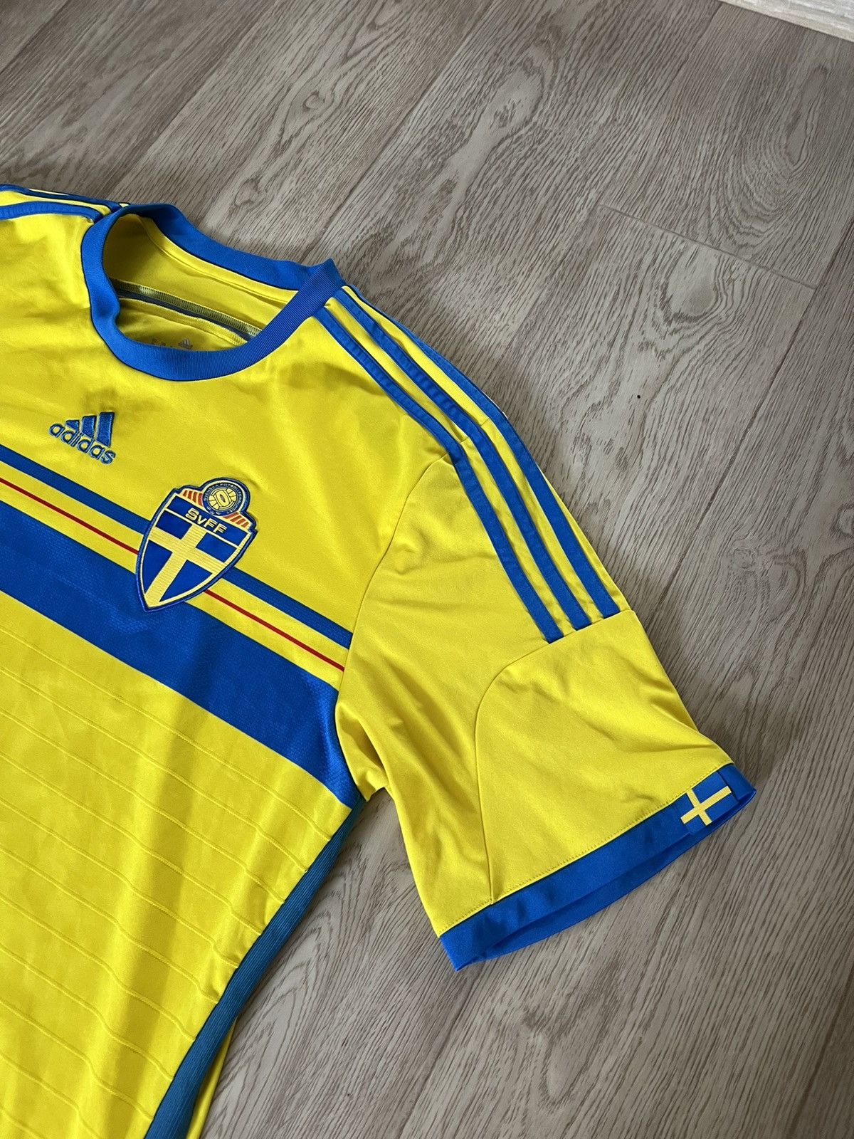 Adidas ADIDAS SWEDEN TEAM 2014 2015 WORLD CUP FOOTBALL JERSEY Shirt Size US XL / EU 56 / 4 - 2 Thumbnail