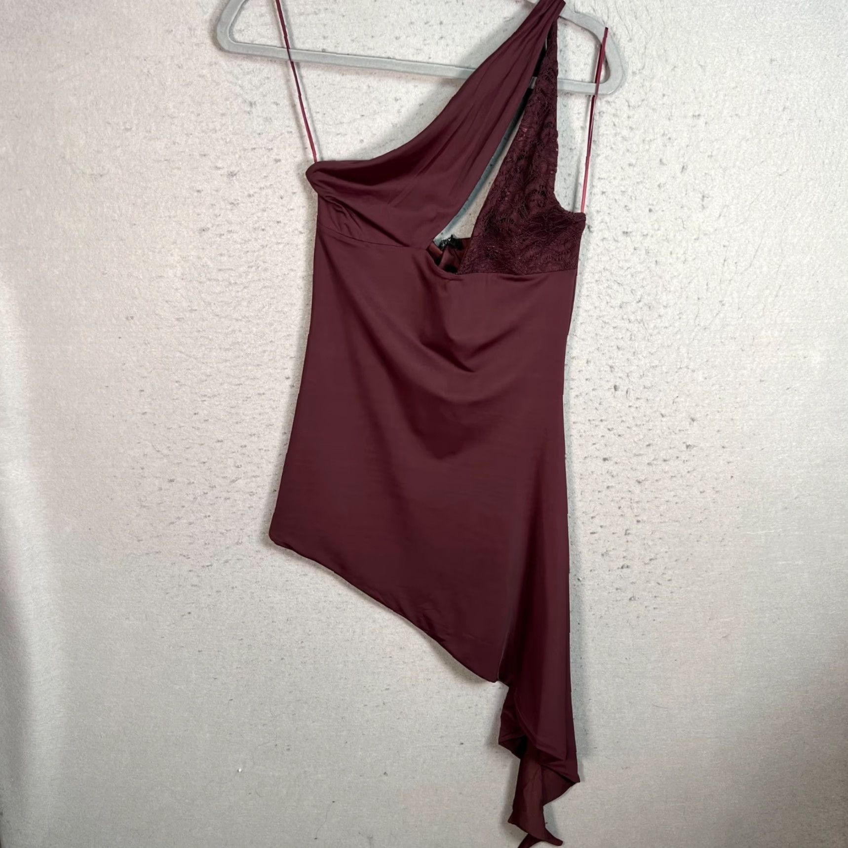 Vintage DYLN Womens Small One-Shoulder Burgundy Asymmetrical Top w/ Lace Detail Blouse Size S / US 4 / IT 40 - 2 Thumbnail