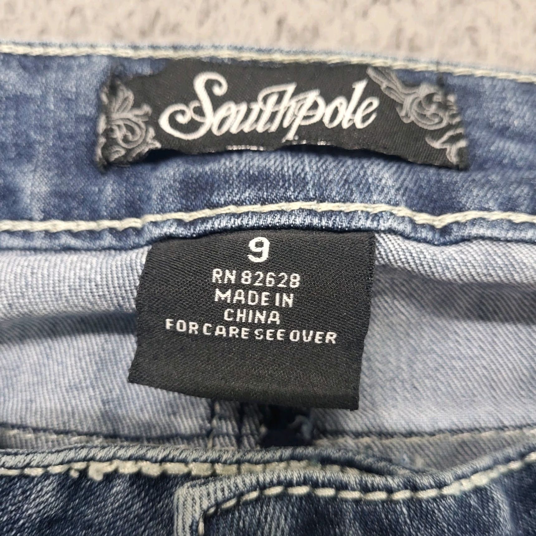 Southpole SouthPole Shorts Bermuda Women Size 9 Blue Denim Stretch Embroidered Whiskered, 5-Pocket, Zip, Casual Modern Size 30" / US 8 / IT 44 - 3 Thumbnail