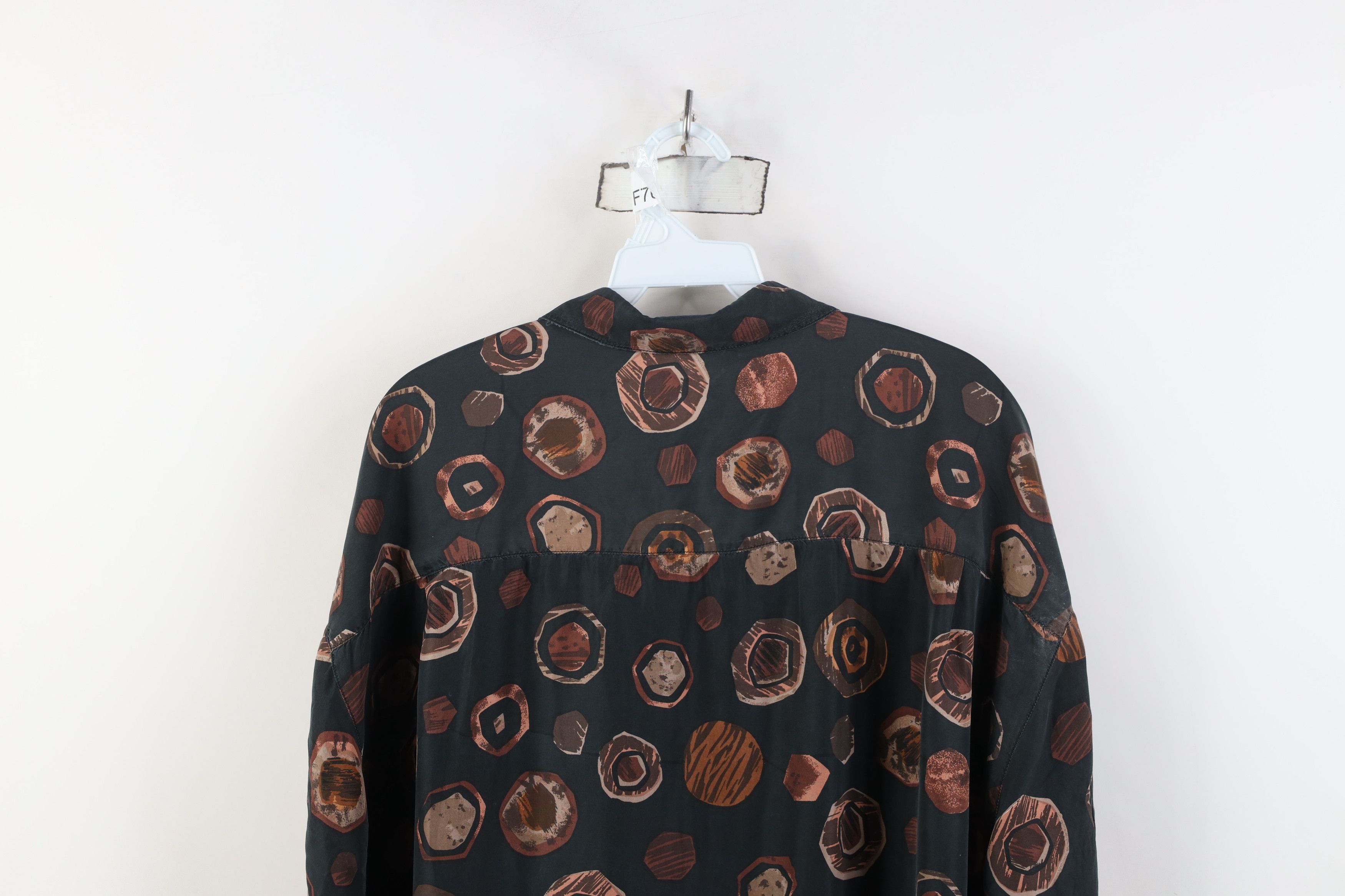 Vintage Vintage 90s Streetwear Geometric Silk Baggy Button Shirt Size US L / EU 52-54 / 3 - 11 Thumbnail