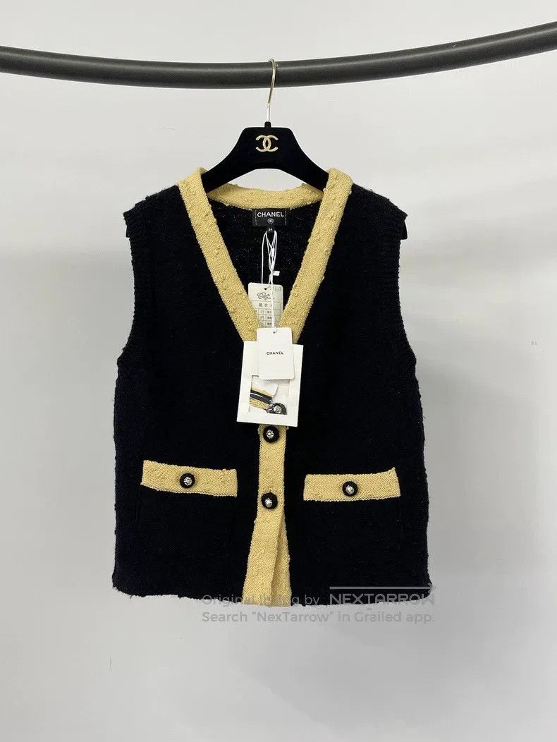 Chanel Chanel 24K black and gold knitted vest Size XXS / US 00 / IT 34 - 1 Thumbnail