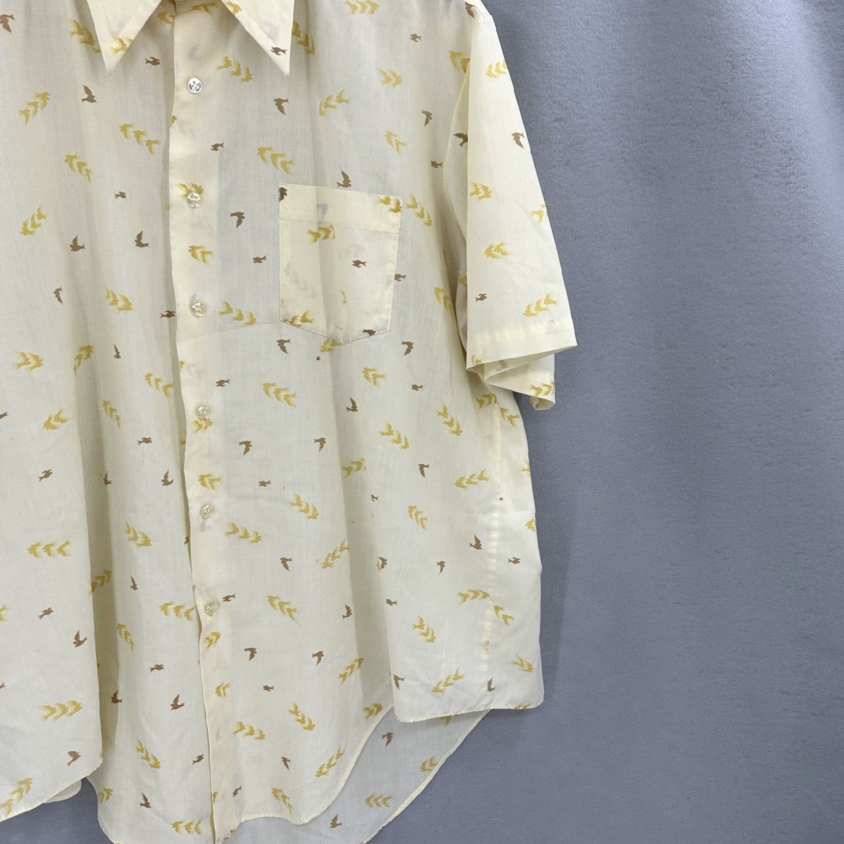 Vintage Custom Fashioned-Ever Pressed Shirt Mens L VTG Floral Short Sleeve Button-Up Collared Wing 17 Preppy Birds Flower All Seasons Yellow Size US M / EU 48-50 / 2 - 3 Thumbnail