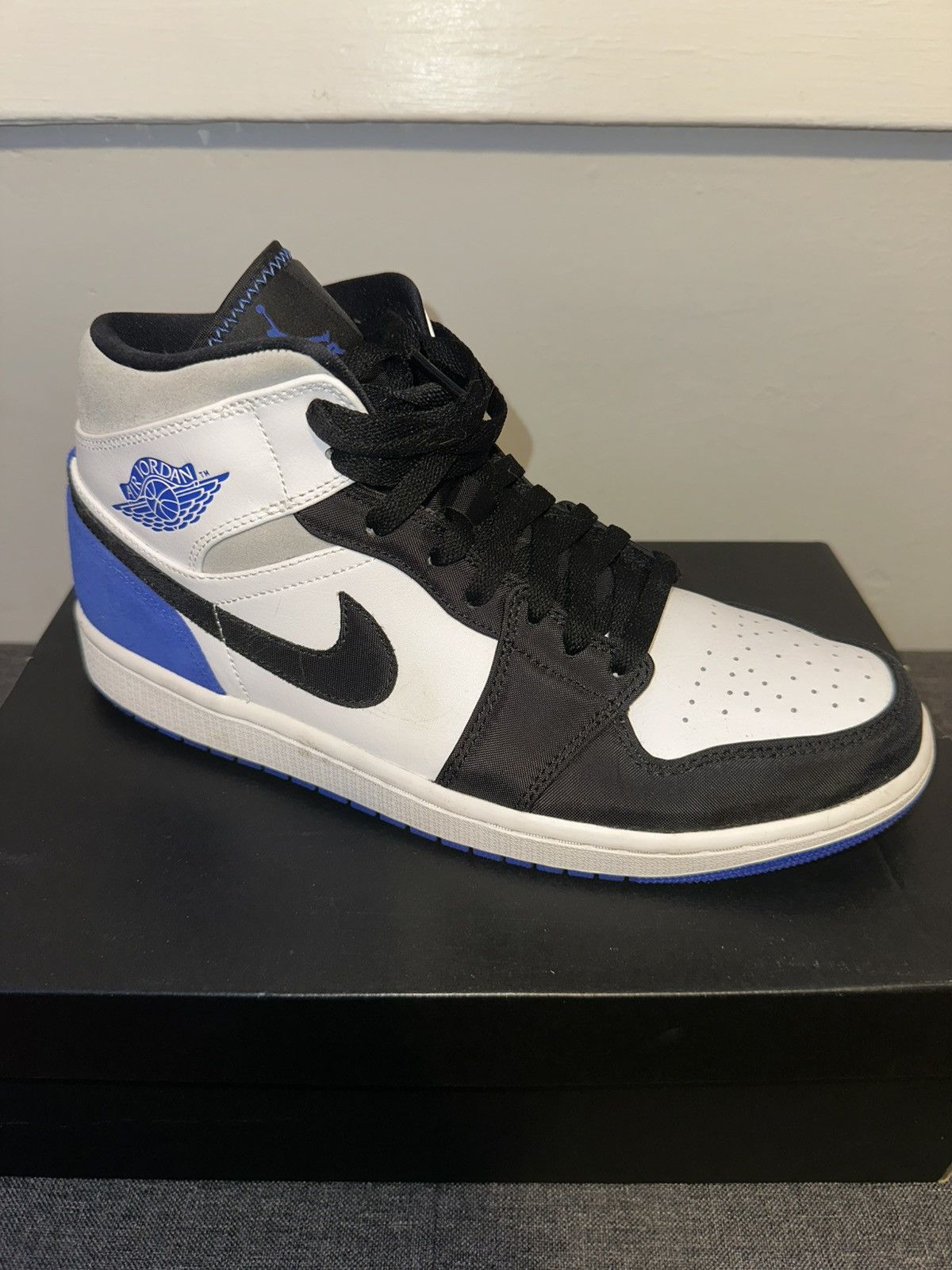 Nike Air Jordan 1 Mid SE Size US 10.5 / EU 43-44 - 2 Thumbnail