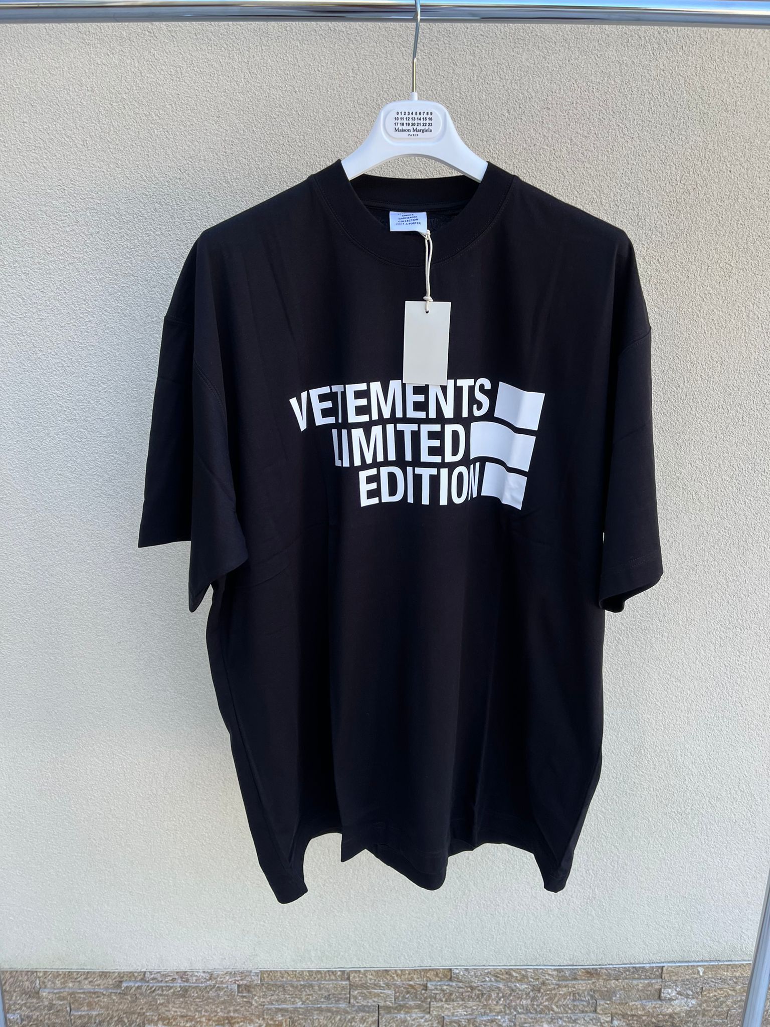 Vetements Big Logo Limited Edition T-Shirt in Black Size US M / EU 48-50 / 2 - 7 Thumbnail