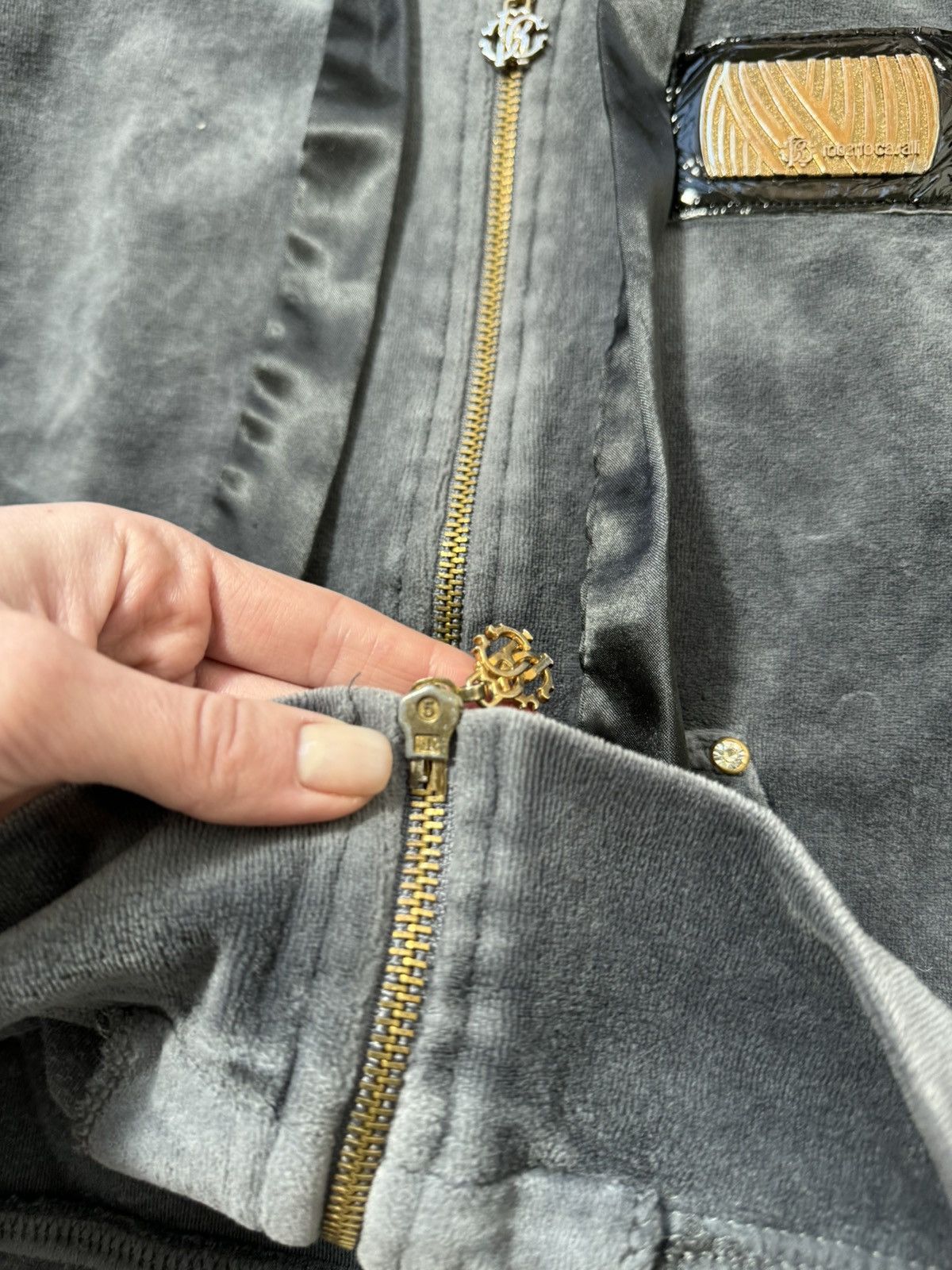 Roberto Cavalli VINTAGE ROBERTO CAVALLI VELOUR ZIP HOODIE Size M / US 6-8 / IT 42-44 - 7 Thumbnail