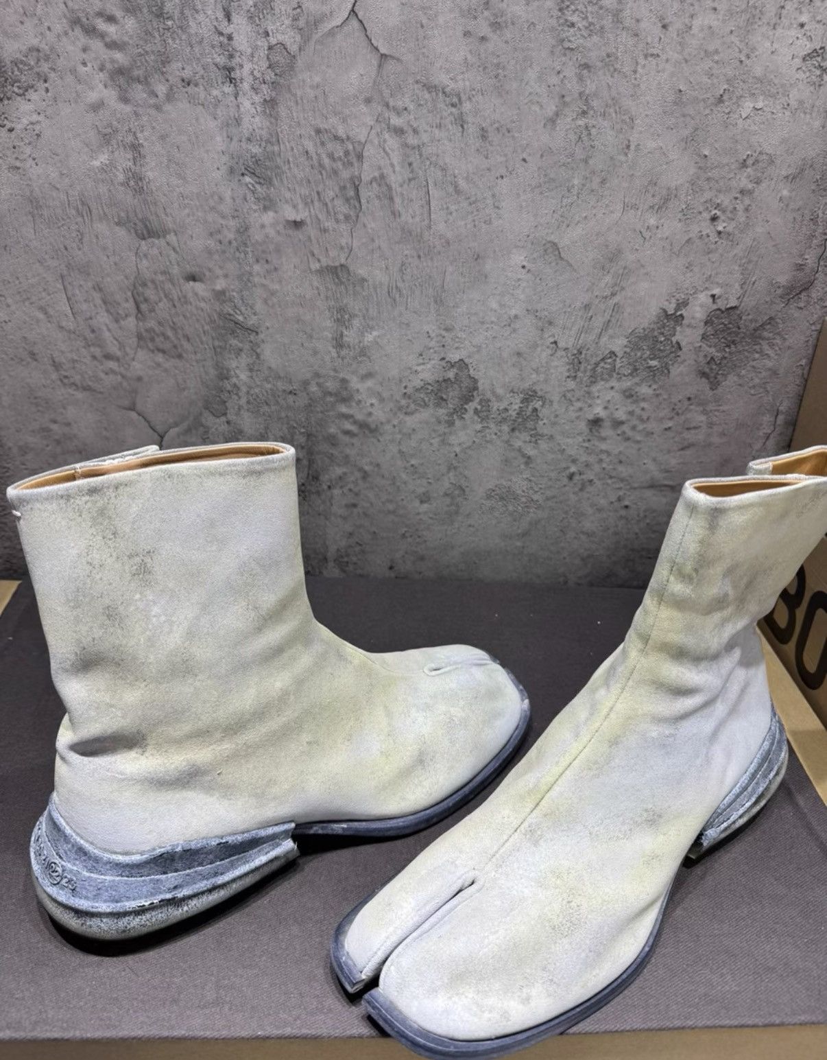 Maison Margiela Maison Margiela White Painted Air Bag Cushion Tabi Boots K37 Size US 11 / EU 44 - 7 Thumbnail