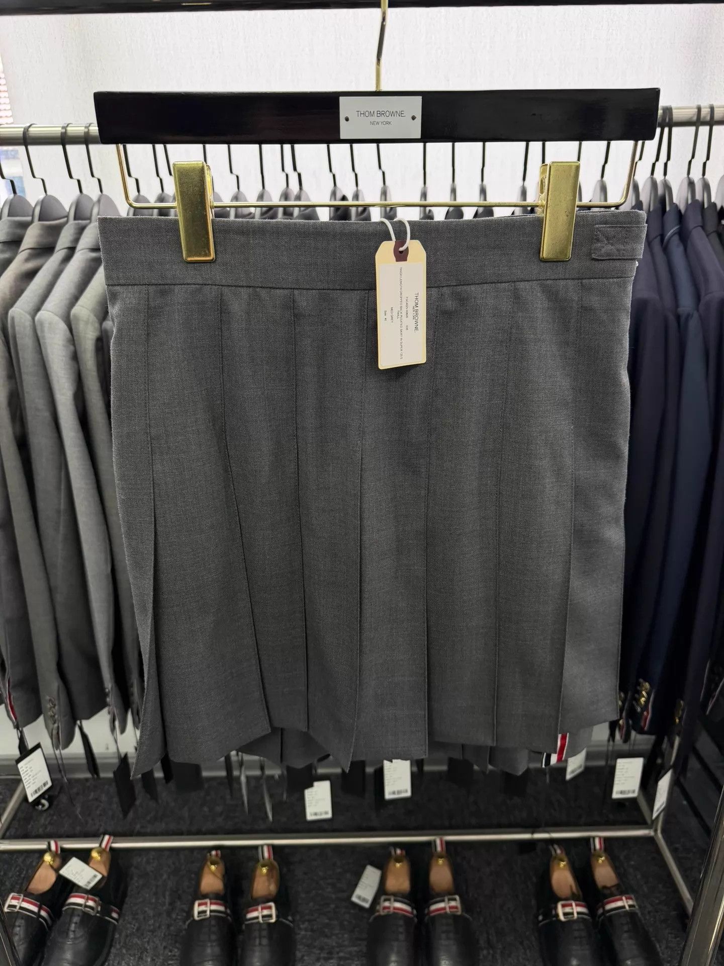 Thom Browne Thom Browne Women's Classic Mid Gray Pleated Skirt Size 27" / US 4 / IT 40 - 1 Thumbnail