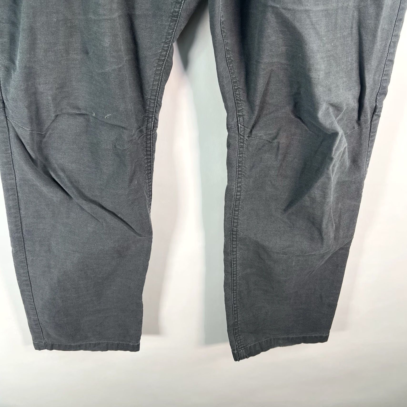 The North Face The North Face Pants Mens Gray The Narrows Relaxed Fit 38X31 Jeans 5-Pocket Straight Canvas Cotton Nylon Button Zip Casual College 80s Preppy Mens Size US 38 / EU 54 - 4 Thumbnail
