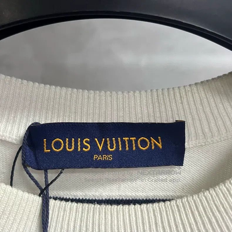 Louis Vuitton Louis Vuitton White three-dimensional letter round neck sh Size US M / EU 48-50 / 2 - 2 Thumbnail
