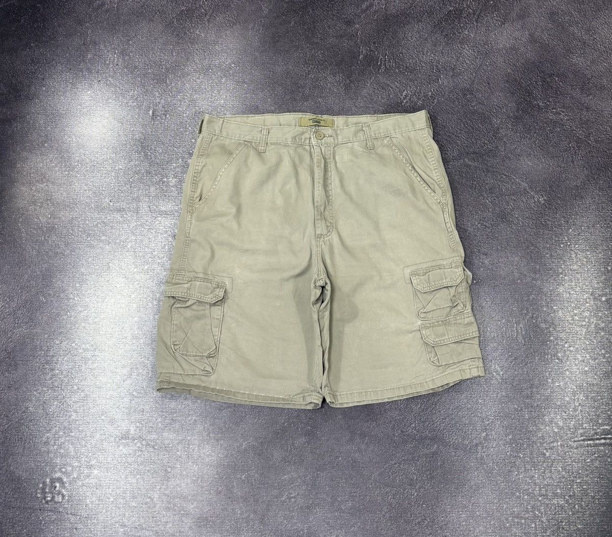 Vintage Vintage Wrangler USA Beige Utility Hype Baggy Cargo Shorts Size US 36 / EU 52 - 1 Thumbnail