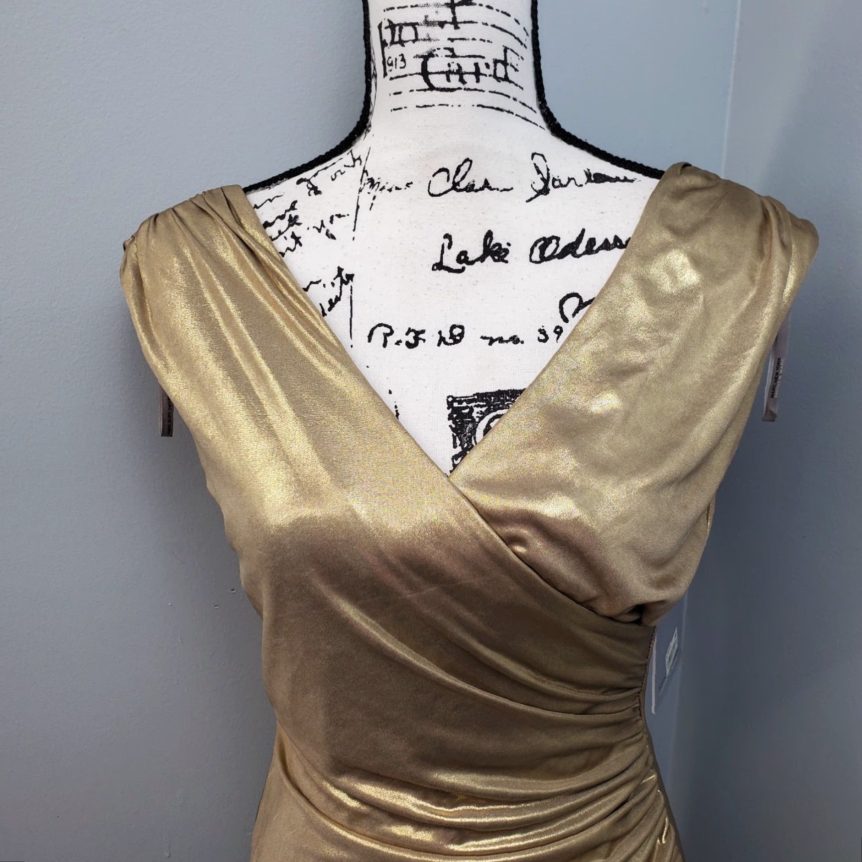 Vintage Andrew Marc New York Womens 2 Gold Sleeveless Ruched Waist Sheath Dress Midi Back Zip V-Neck Shirt Dress Size XS / US 0-2 / IT 36-38 - 3 Thumbnail