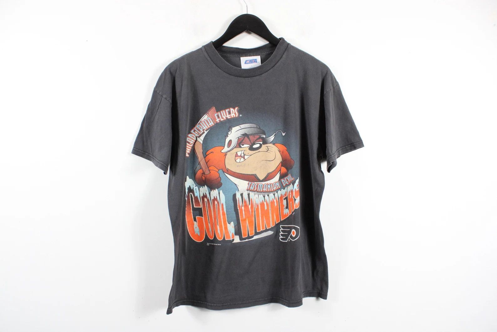 image of Csa x Vintage Philadelphia-Flyers Nhl T-Shirt / Vintage Looney-Tunes Tee in Dark Gray (Size Large)