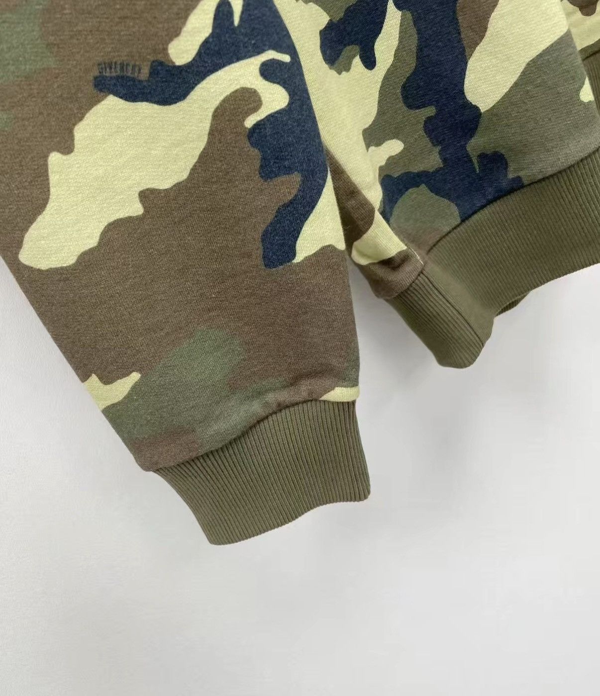 Givenchy Givenchy 100% Cotton Camouflage Sweatshirt J30 Size US L / EU 52-54 / 3 - 4 Thumbnail
