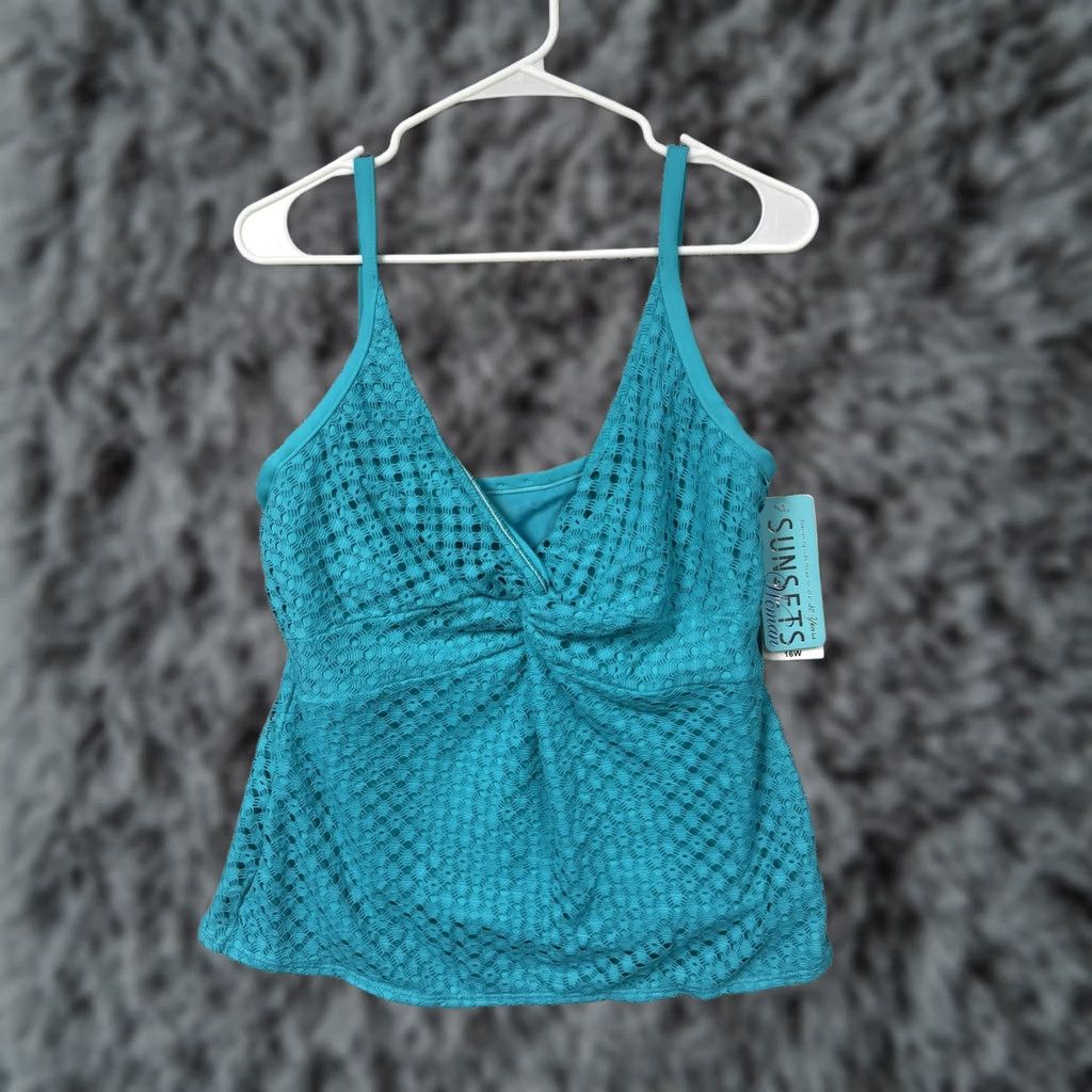 Vintage - Brand/Item: "Sunsets" is the primary brand and item is a Twist Tankini Swim Top. Size XXL / US 16-18 / IT 52-54 - 1 Thumbnail