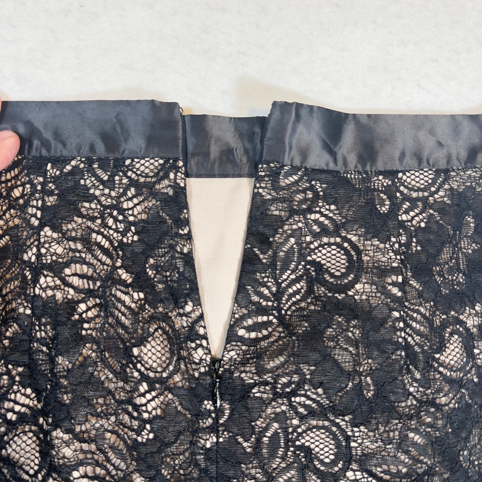 French Connection French Connection A-Line Micro-Mini Skirt Lace 6 Black Beige Size 27" / US 4 / IT 40 - 11 Thumbnail