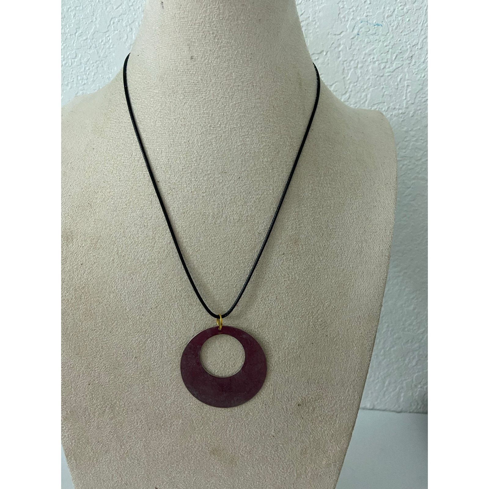 Handmade Round pendant necklace Size ONE SIZE - 1 Thumbnail