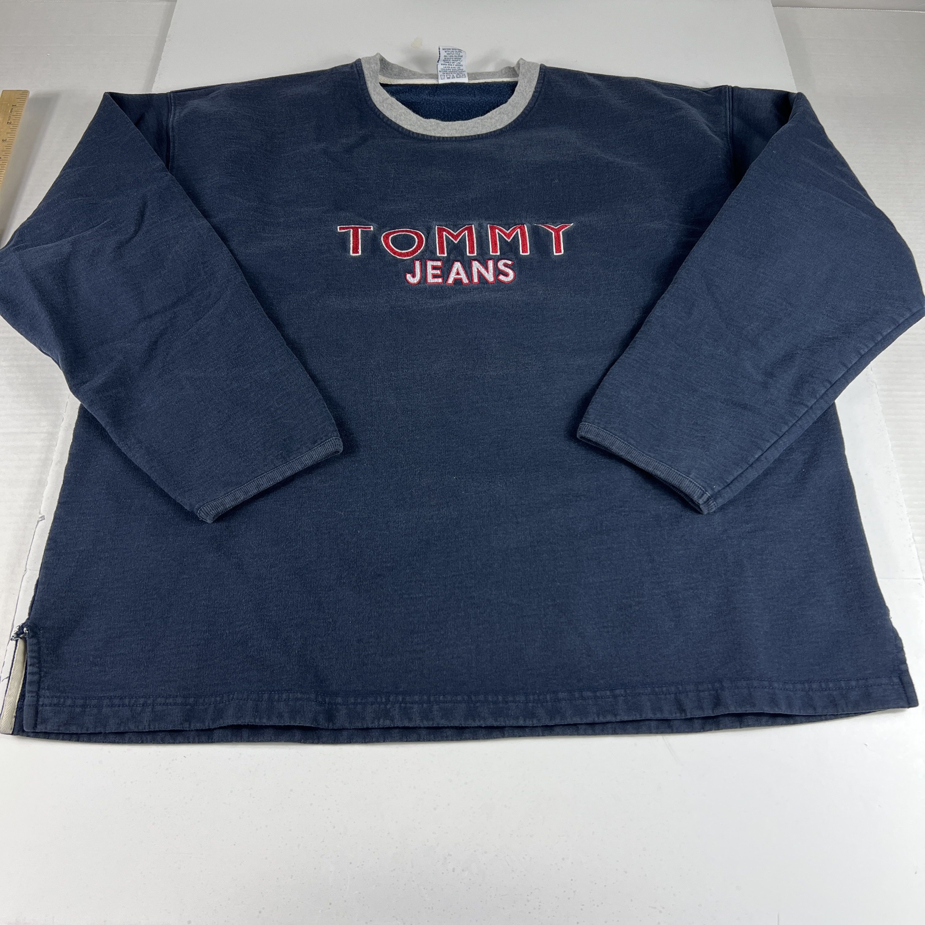 Tommy Hilfiger × Tommy Jeans × Vintage Y2K Tommy Jeans Sweatshirt Blue & Grey Faded Logo Crewneck Size US XXL / EU 58 / 5 - 1 Thumbnail