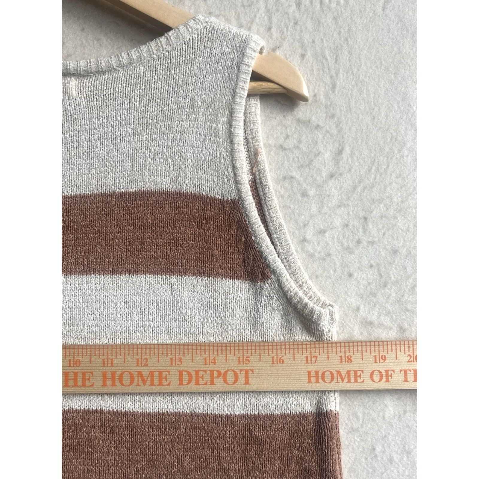 KEEN Keen the Label Tank Women's Tank S Beige Lightweight Knit Laguna Beach Summer V-Neck Sleeveless Casual Regular Size S / US 4 / IT 40 - 3 Thumbnail