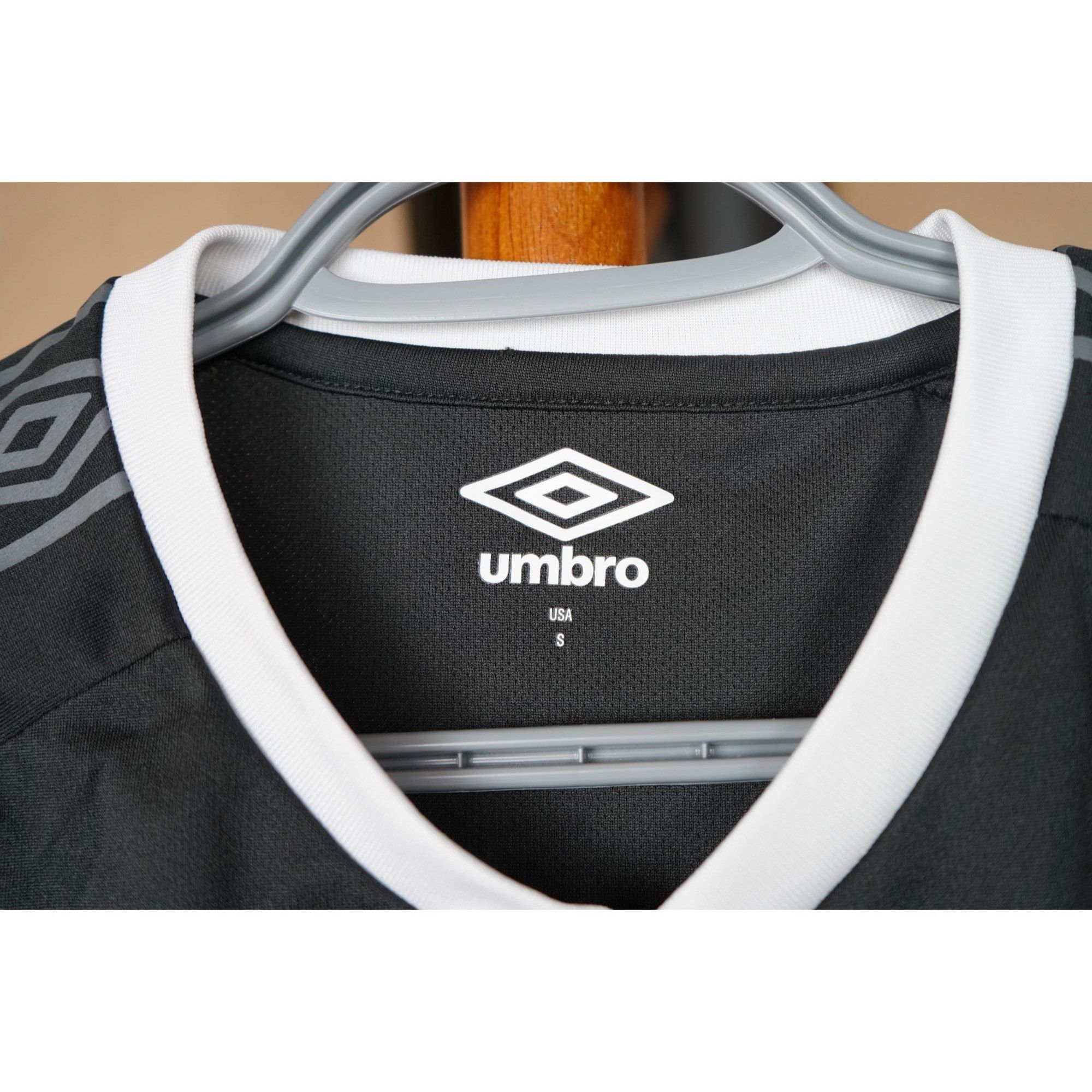 Umbro Umbro Black/White Vneck Classic S #396 Size US S / EU 44-46 / 1 - 5 Thumbnail