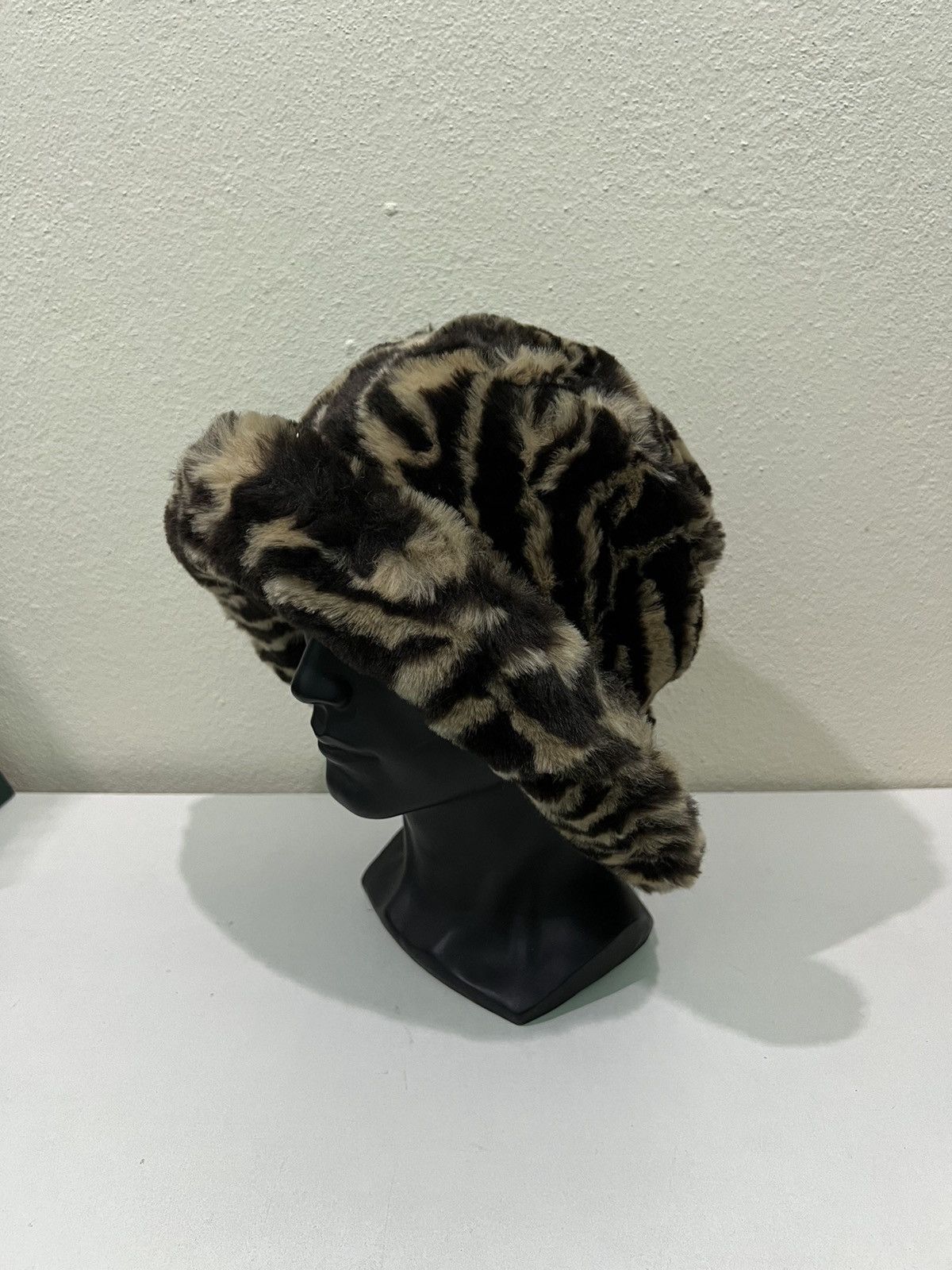Japanese Brand Japanese Brand Fur Fleece Bucket Hats Size ONE SIZE - 3 Thumbnail