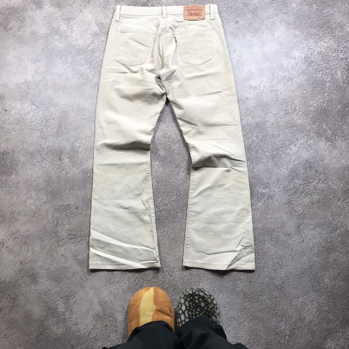 Vintage Vintage 90s Levis Baggy Chino Pants Relaxed Fit Cream Y2K 29 Size US 29 - 5 Thumbnail