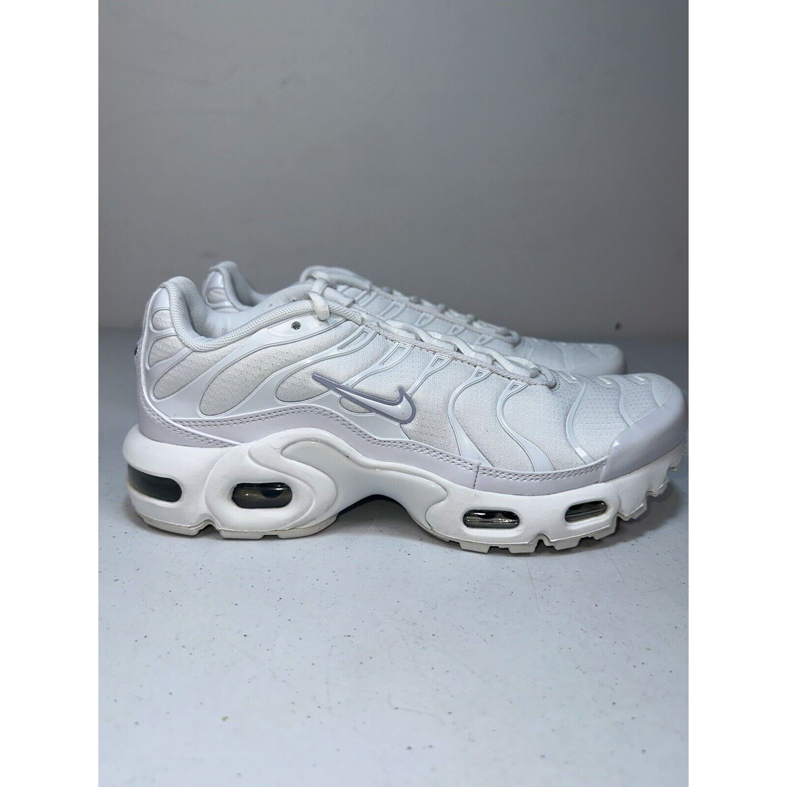 Nike Nike Air Max Plus White Silver 4.5Y/ 6 Women’s CW7044-100 Size US 4 / IT 34 - 3 Thumbnail