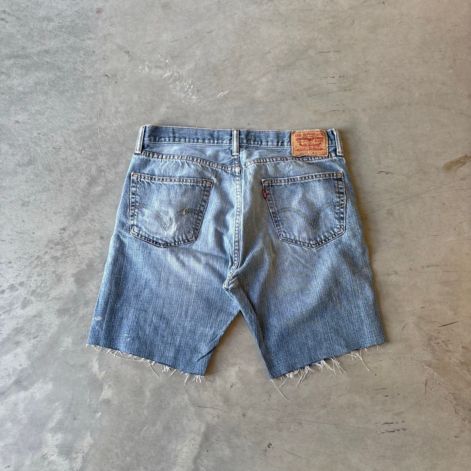 Levi's vintage faded washed distressed jean shorts Size US 34 / EU 50 - 2 Thumbnail
