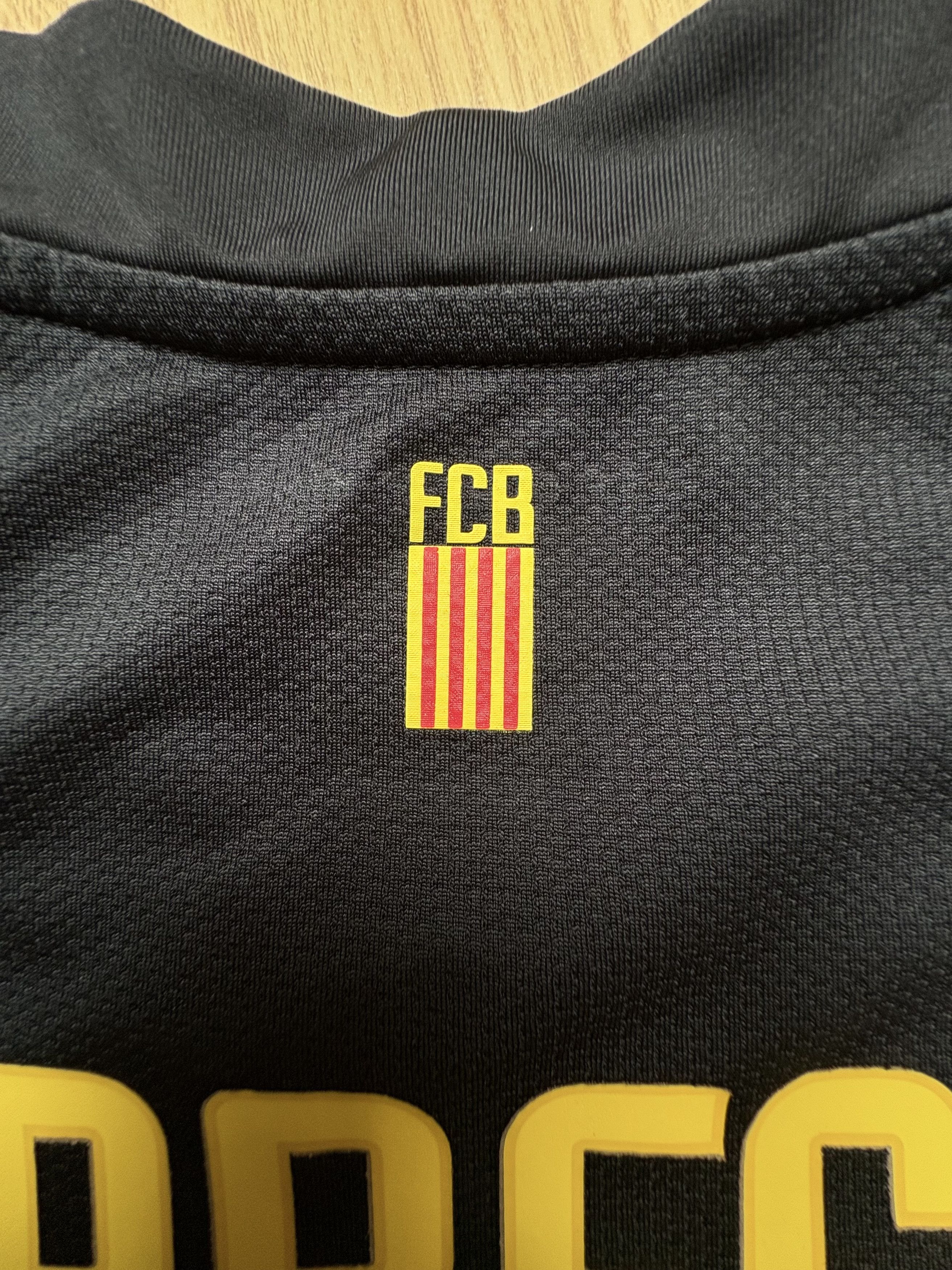 Nike FC Barcelona 2011/12 Away Jersey – Fàbregas #4 – Size L Size US L / EU 52-54 / 3 - 11 Thumbnail