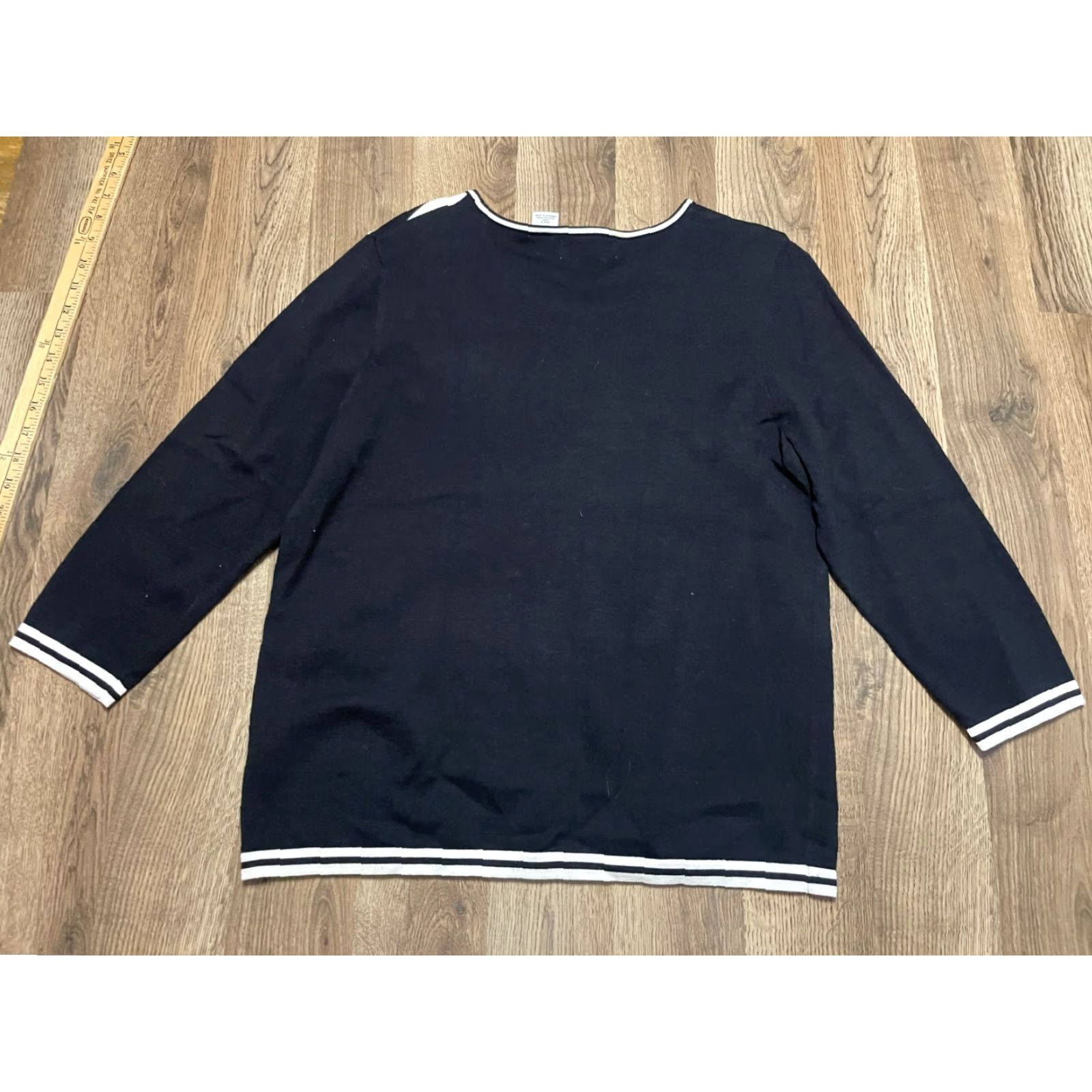 Vintage **Women's Alfred Dunner Size Small Long Sleeve Black Beaded T-Shirt** User: **Alfred Dunner Women's Size Small Long Sleeve Black Beaded T-Shirt** Size S / US 4 / IT 40 - 2 Thumbnail