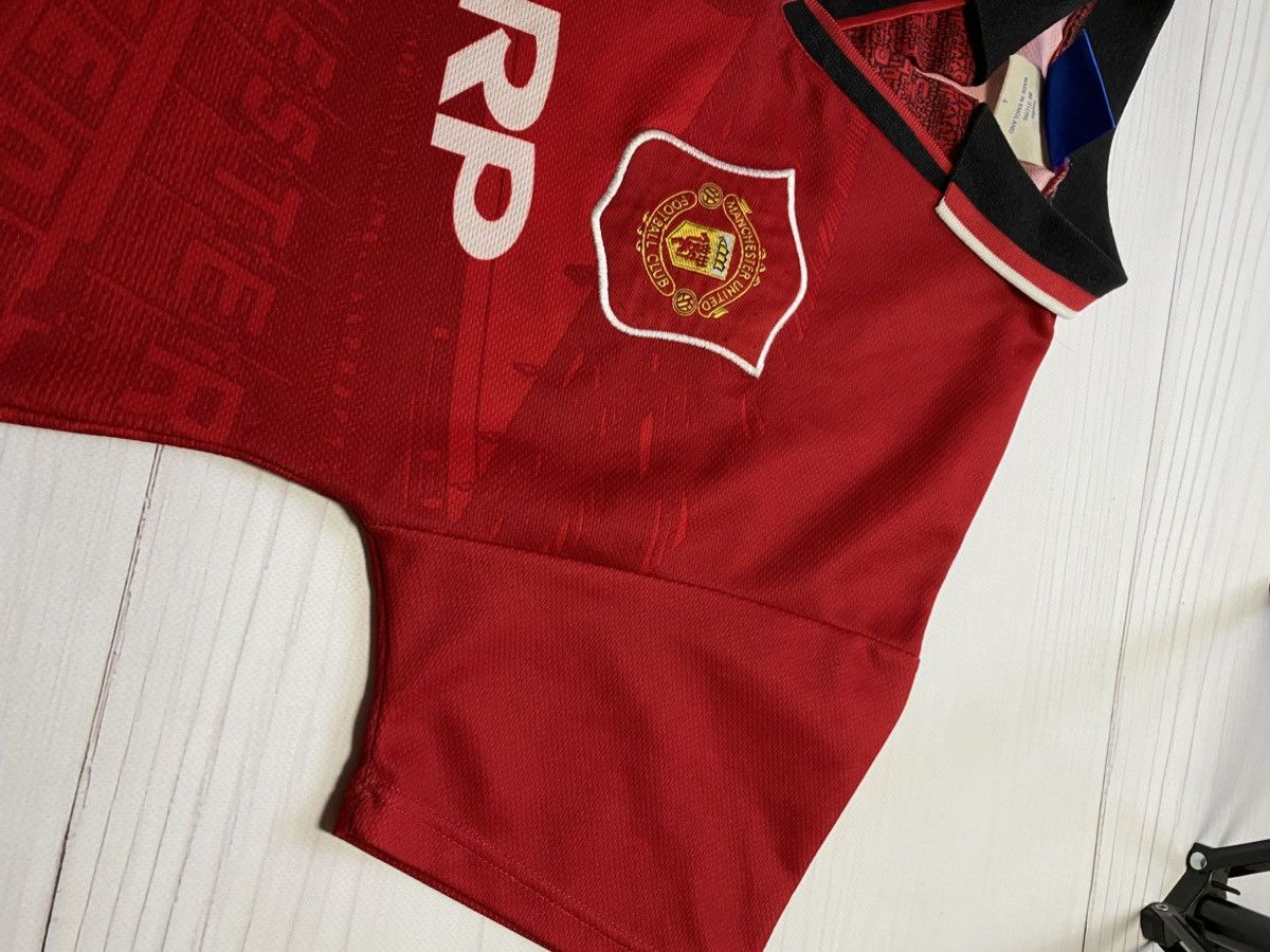 Umbro Vintage Manchester United 1994/95 home soccer jersey Young Size US XS / EU 42 / 0 - 6 Thumbnail