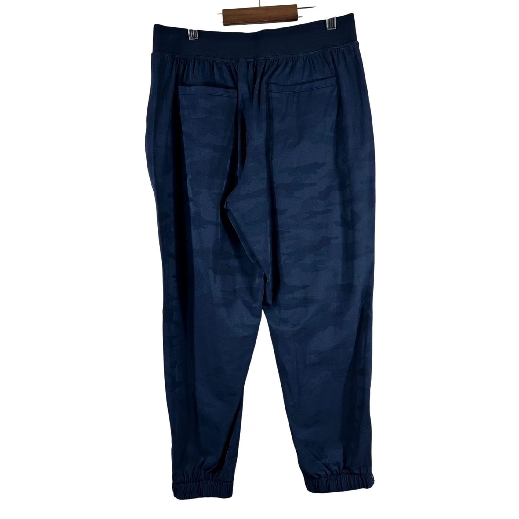 Athleta Athleta Womens Navy Blue Camo Joggers Size 8P Petite Zip Pockets Activewear Pant Size 30" / US 8 / IT 44 - 3 Thumbnail