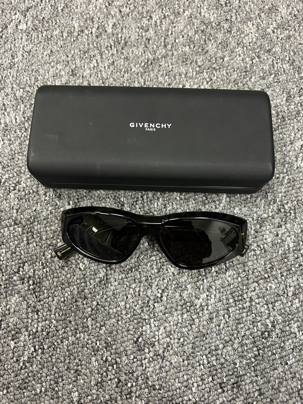 Givenchy Givenchy Unisex sunglasses Size ONE SIZE - 1 Thumbnail